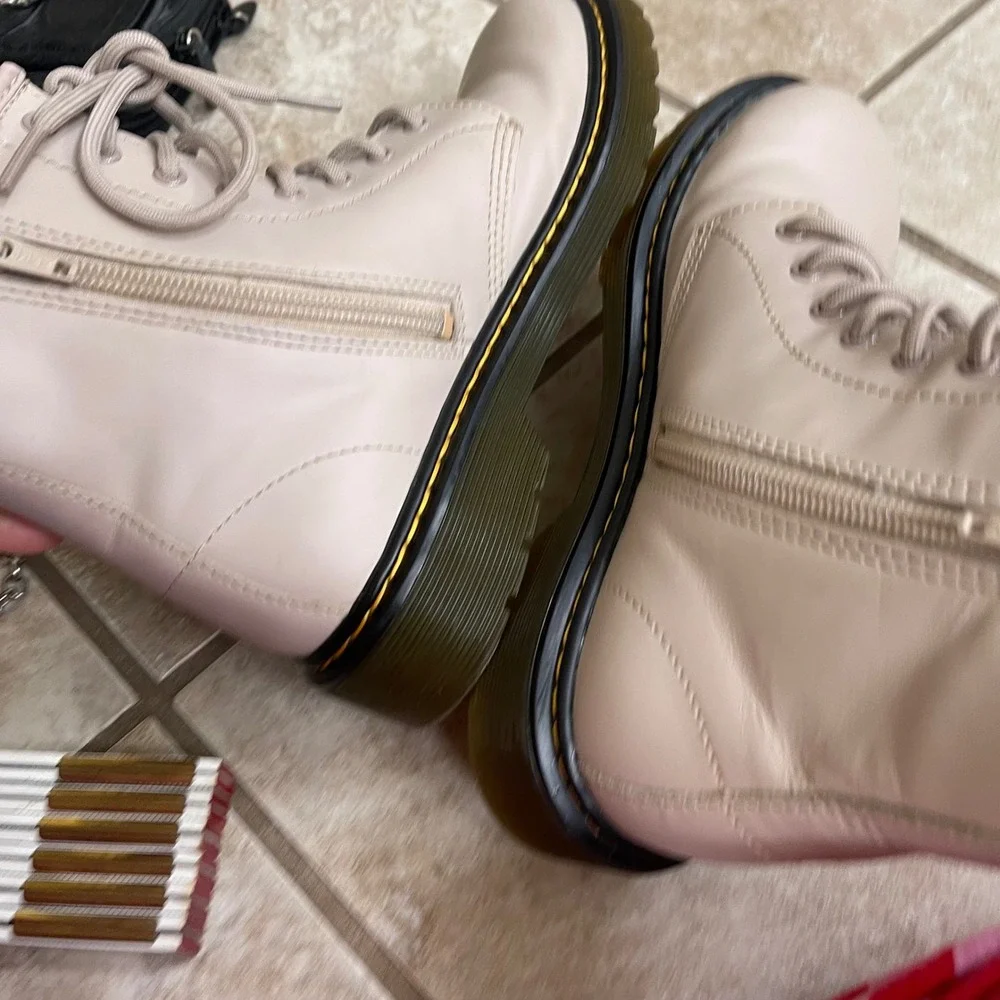 Dr Martens 25634 Kids Beige Leather Side Zip Combat Boots Size 3 US 2 UK euc